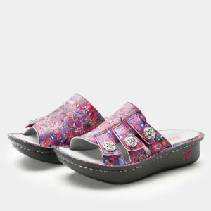 Julee Poppy Pop Sandal